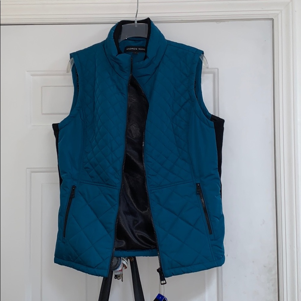 Andrew Marc vest NWT sz L. Jewel green/teal.
